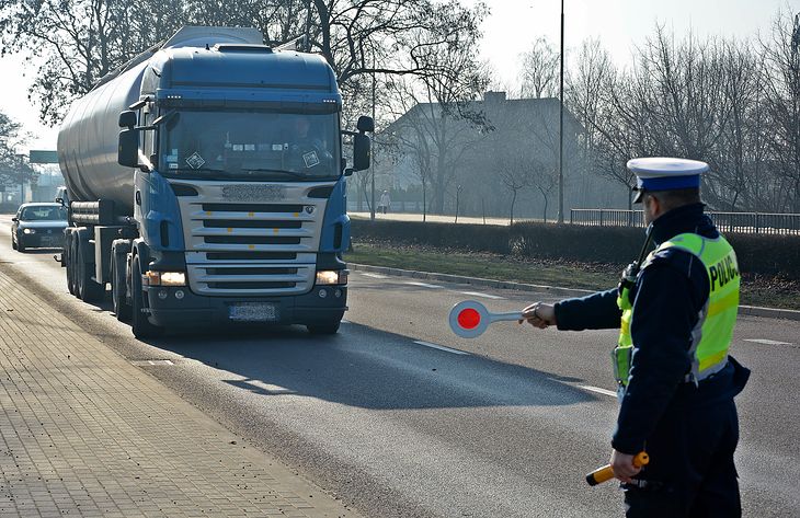 kierowcy ciężarówek i policja